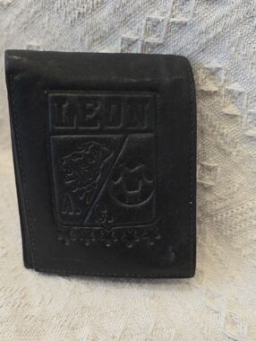 Equipo Leon Billetera De Cuero Black Leather Men's Bi-Fold Wallet Embossed